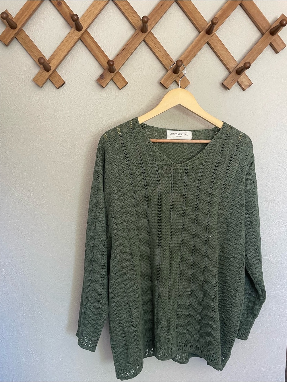 Jones New York Sport Olive Knit V‑Neck Top
